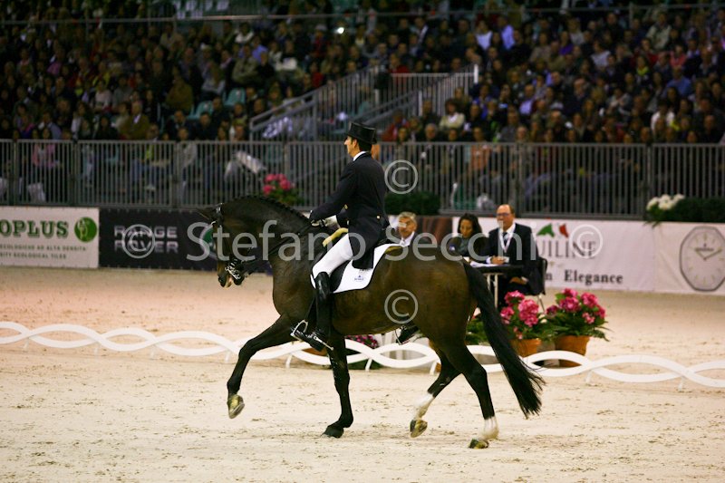 LAUGKS_MEGGLE\'S WELTTALL_MILANO_2011_SS2_3063.jpg